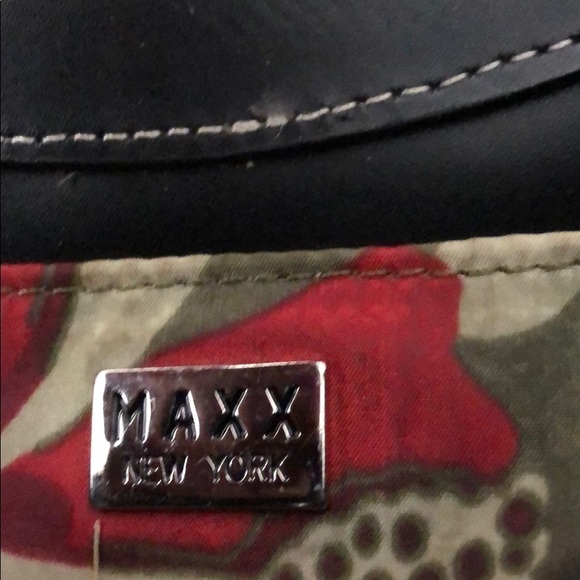 Black Canvas Maxx NY Tote - Picture 3 of 5